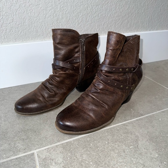 Brown ankle booties, inch inch and a half heel, size 7 super comfortable boot - Picture 3 of 4